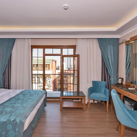 Magnaura House מלון 3*