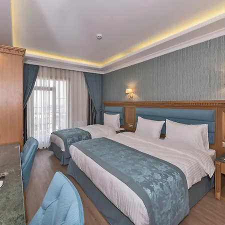מלון Magnaura House 3*