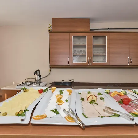 Magnaura House 3*