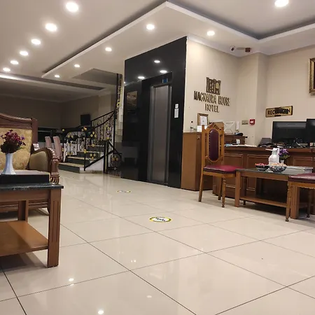 Magnaura House מלון