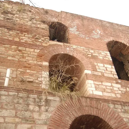 Magnaura House