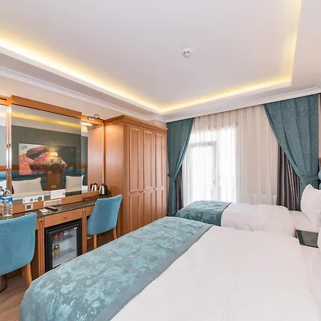 מלון Magnaura House 3*