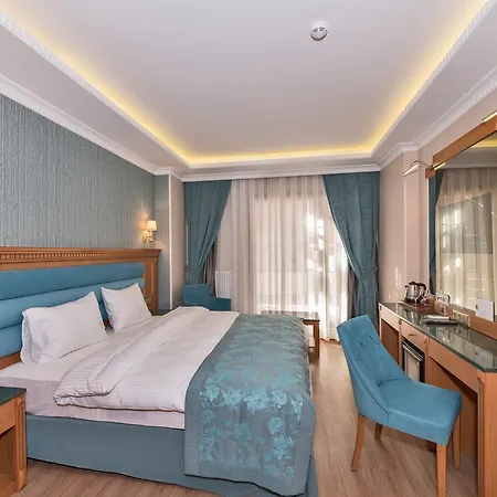 Magnaura House מלון 3*