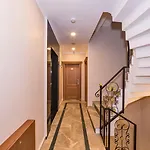 Magnaura House 3*