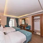 Magnaura House Otel