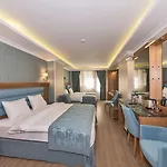 Magnaura House Otel 3*