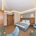 Magnaura House Hotel