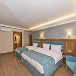 Magnaura House Hotel 3*