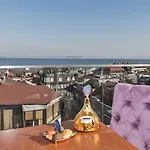 Magnaura House Hotel 3*