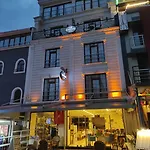 Magnaura House