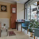 Magnaura House 3*
