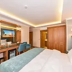 Magnaura House Hotel 3*