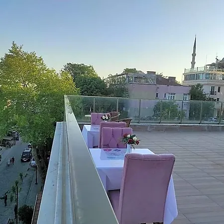 Magnaura House Otel