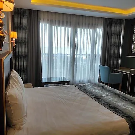 Magnaura House 3*