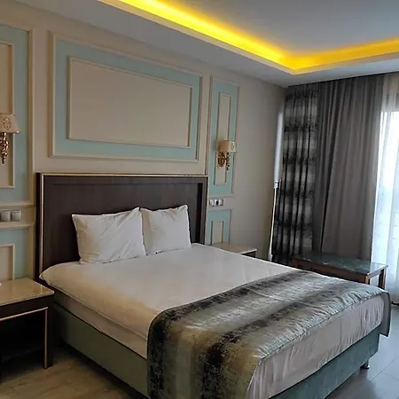 Magnaura House 3*