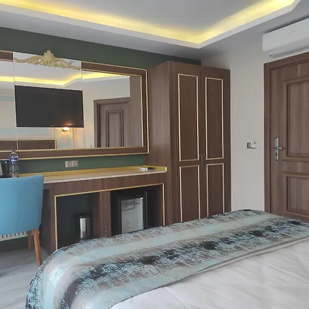 Magnaura House Hotel 3*