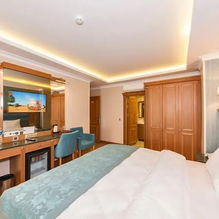 Magnaura House Szálloda 3*