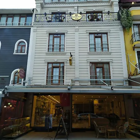 Magnaura House