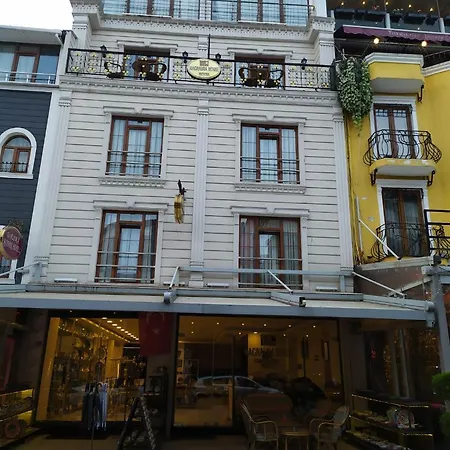 מלון Magnaura House 3*