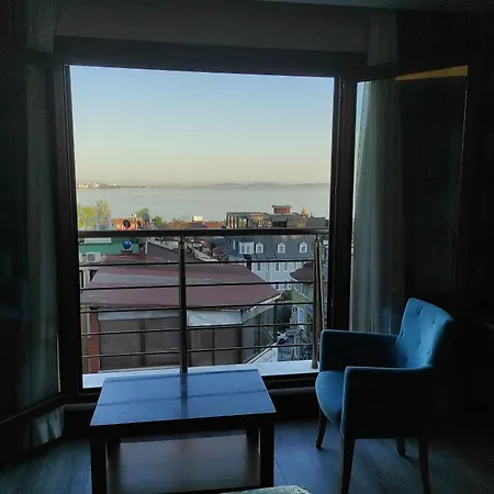 Magnaura House Hotel 3*